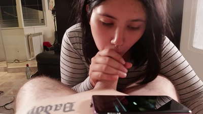 Ögey bacımı Disneyə baxarkən sataşıram [Cum]